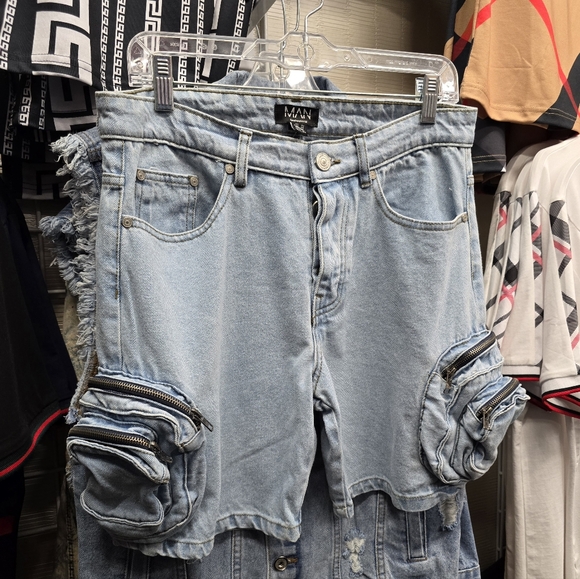 SLIM FIT CARGO POCKET DENIM SHORT - Picture 2 of 4